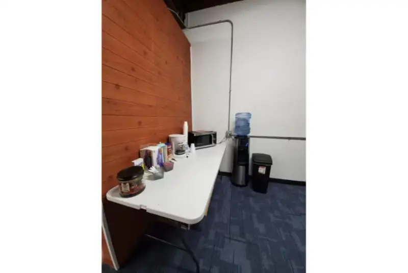 Budget-Friendly Stay and Free Coffee Downtown, photo 4