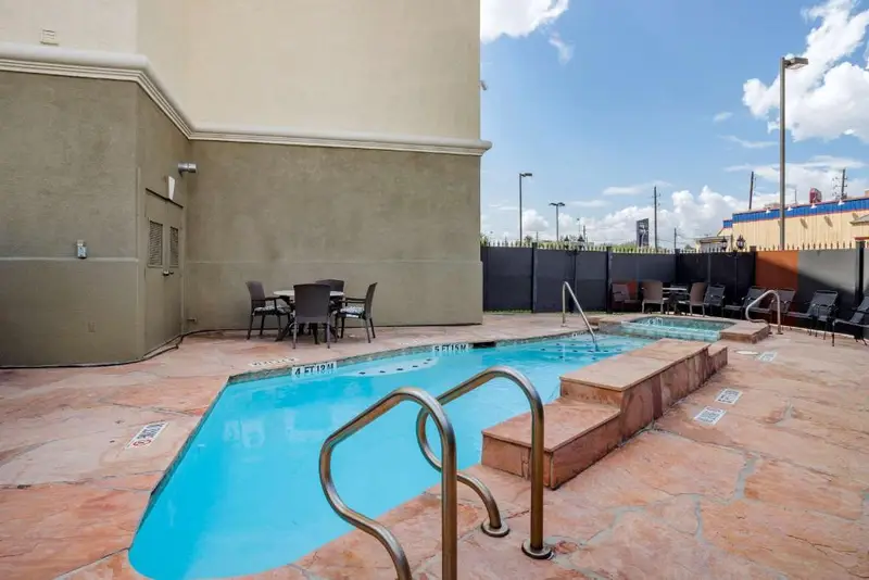 Comfort Suites Houston near Medical Center- NRG Stadium, photo 4