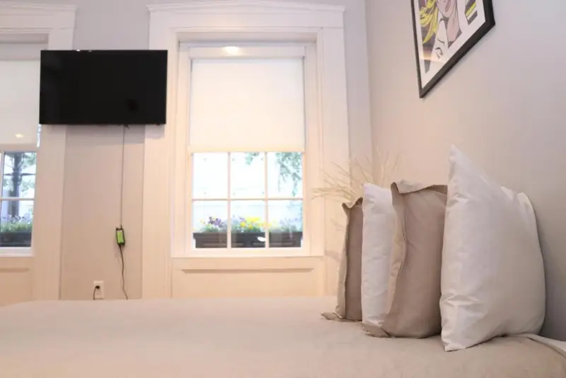 Downtown Beacon Hill, Convenient, Comfy Studio #1, photo 2