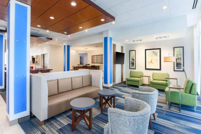 Holiday Inn Express & Suites Chicago O'Hare Airport by IHG, photo 1
