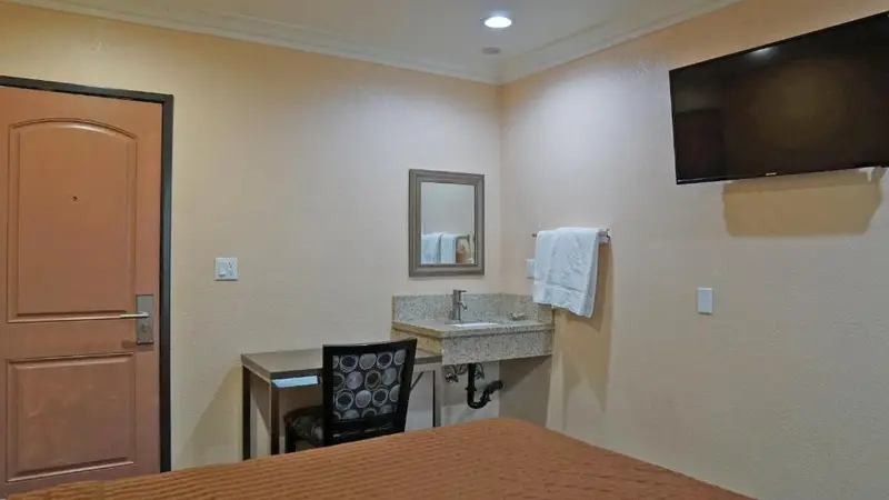 Holly Crest Hotel - Los Angeles, LAX Airport, photo 3