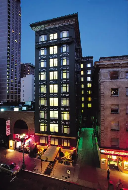 King George, photo 1