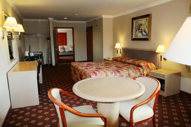 Metro Plaza Hotel, photo 4