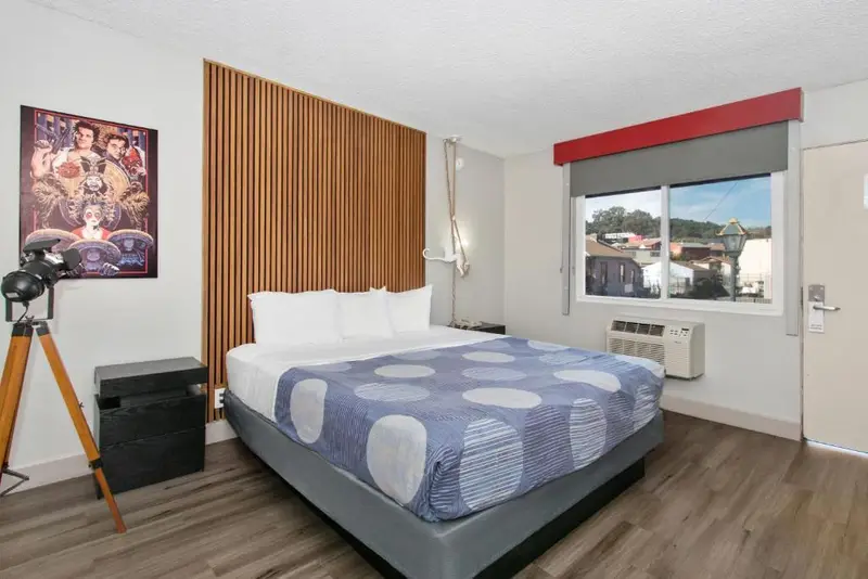 Royal Pagoda Motel Dodger Stadium, photo 2