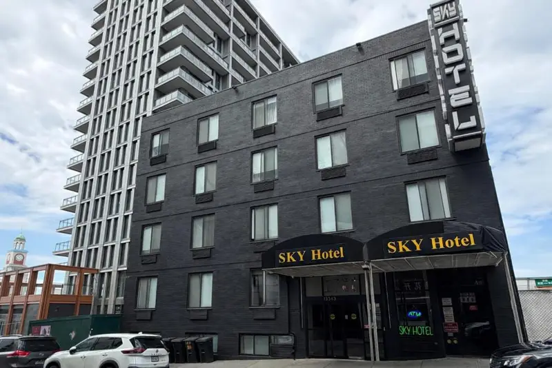 Sky Hotel Flushing/Laguardia Airport, photo 1