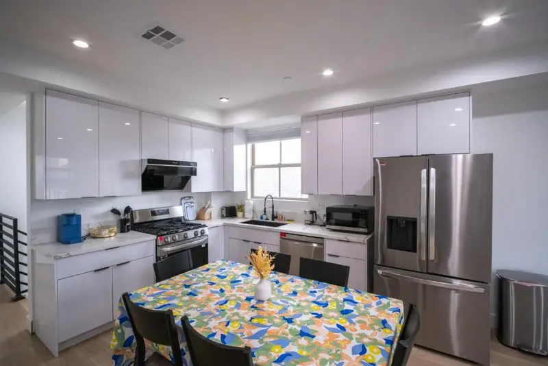 Stylish Private Room by Downtown LA with Private Parking, photo 4