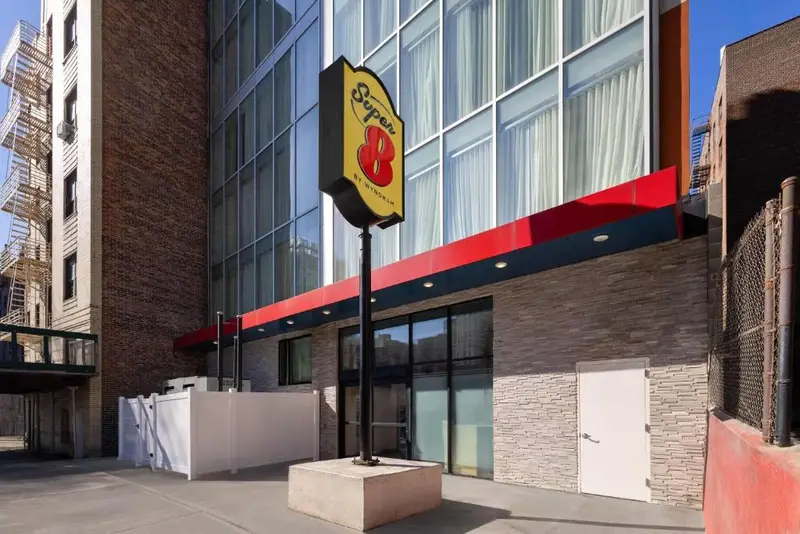 Super 8 by Wyndham Bronx Near Stadium, photo 1