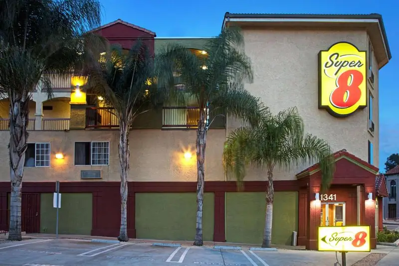 Super 8 by Wyndham Los Angeles Downtown, photo 1