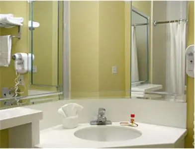Super 8 by Wyndham Los Angeles Downtown, photo 3