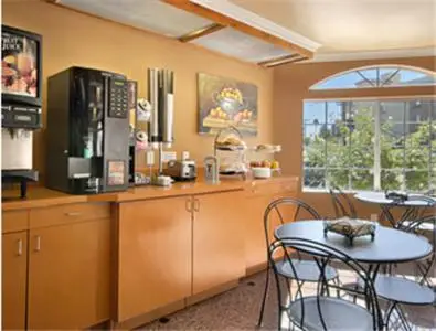 Super 8 by Wyndham Los Angeles Downtown, photo 4